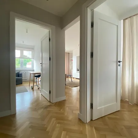 Cozy Wooden アパート ソポト